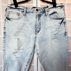 BRAND NEW NovaMen Beach Side Ripped Denim Shorts - Light Wash - NWT